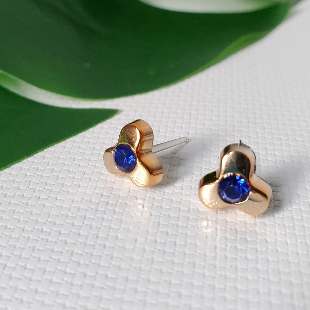 Hypoallergenic Plastic Tiny Studs Earrings